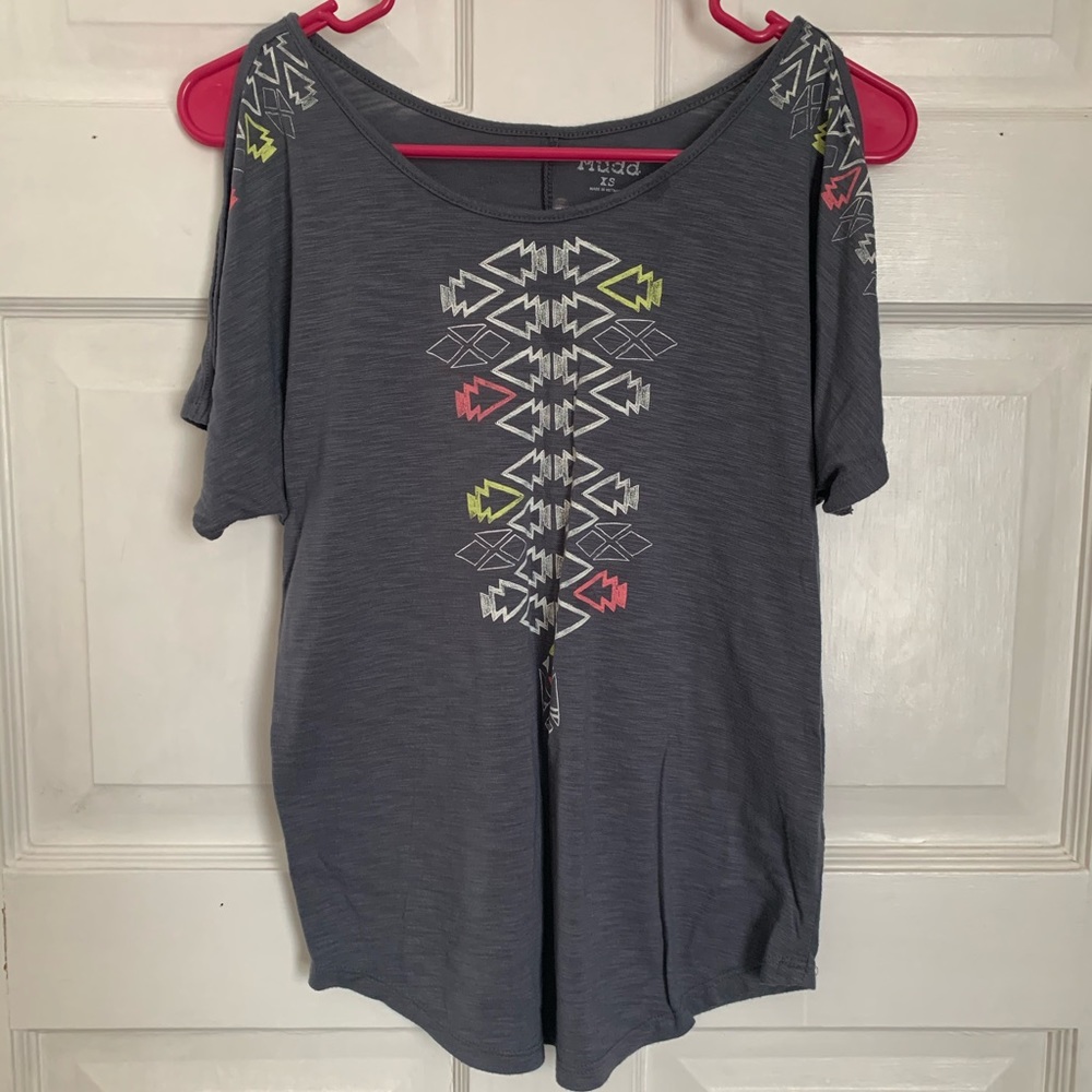 Mudd XS Grey Cold Shoulder Arrow Blouse